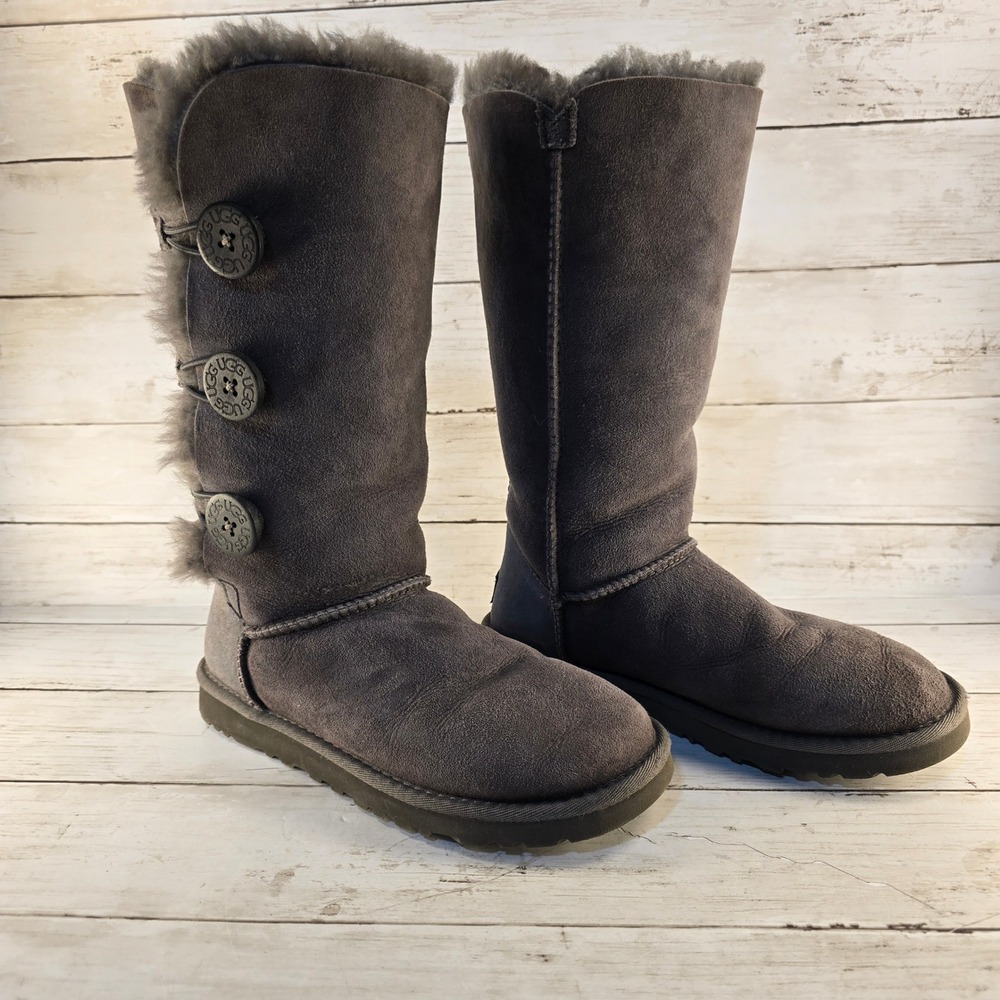 UGG Australia Bailey Button Triplet Tall Grey Suede Sheepskin Boots Womens 6